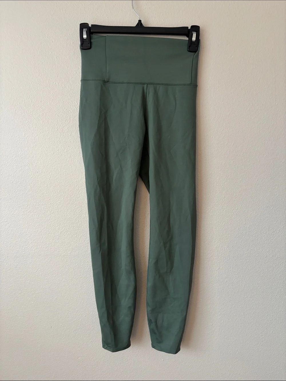 VUORI Evolve leggings in SEA PINE size small high waist tights workout